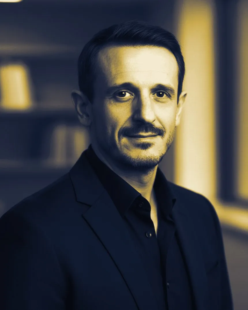 Portrait of Martin Sas
